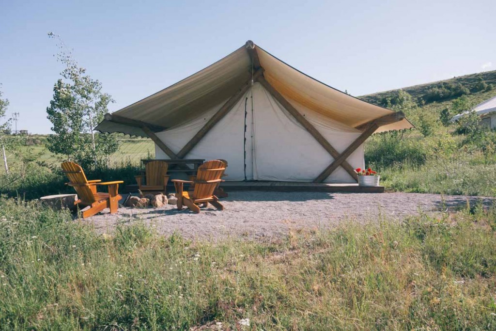 Conestoga Ranch Glamping at Bear Lake • theVintageMixer.com #bearlake #glamping #travelutah #utah