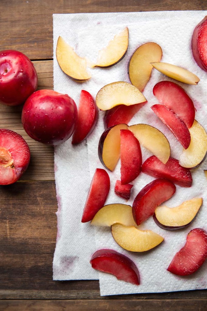 How to Freeze Fresh Fruit • theVintageMixer.com #cookbook #freezermeals #freezerrecipe