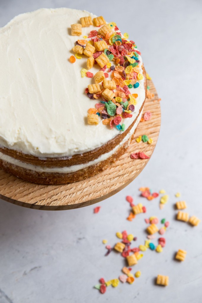 Freezer Friendly Cereal Milk Ice Cream Cake • theVintageMixer.com #cookbook #freezermeals #freezerrecipe