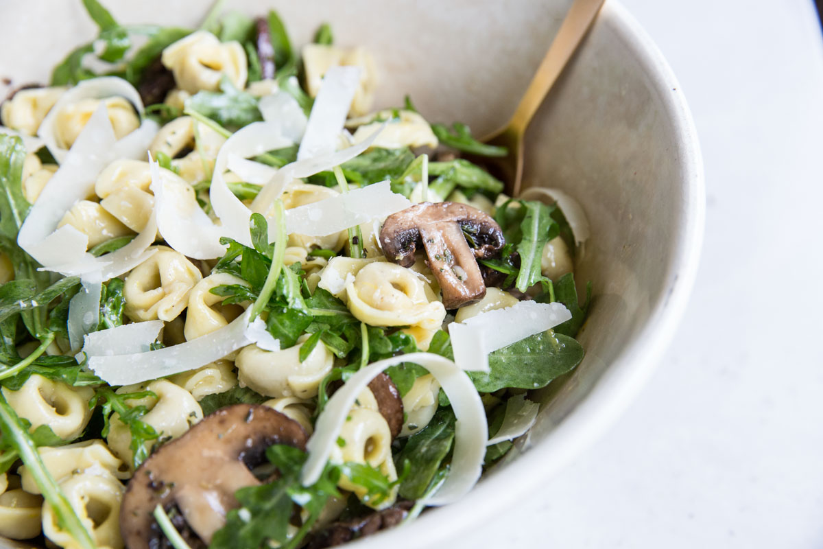 Mushroom Arugula Pasta Salad Recipe • theVintageMixer.com #pastasalad #mushrooms #eatseasonal #cleaneating