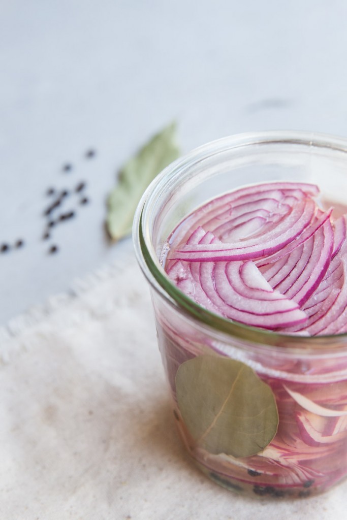 Easy Pickled Red Onions • theVintageMixer.com #pickling #preserving 