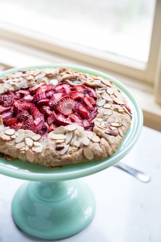 Strawberry Rhubarb Almond Galette • theVintageMixer.com #galette #strawberryrhubarb #summerdessert #fruitdessert