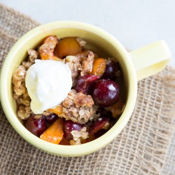 Apricot Cherry Breakfast Crisp Recipe • theVintageMixer.com #healthybreakfast #breakfastrecipe #crisprecipe #apricots #cherries