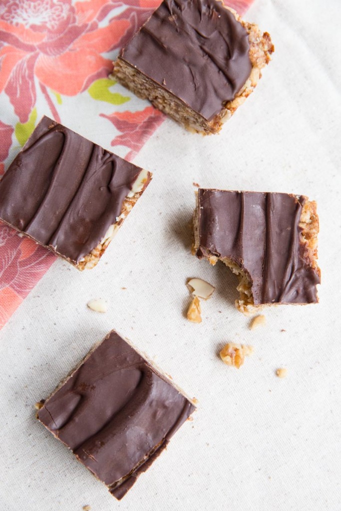 Healthy Peanut Butter Chocolate and Date Caramel Bars • theVintageMixer.com #bars #granolabars #healthysnackrecipe