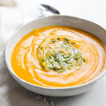 Spicy Butternut Squash Soup Recipe with Pumpkin Seed Pesto • thevintagemixer.com #soup #vegan #butternutsquash