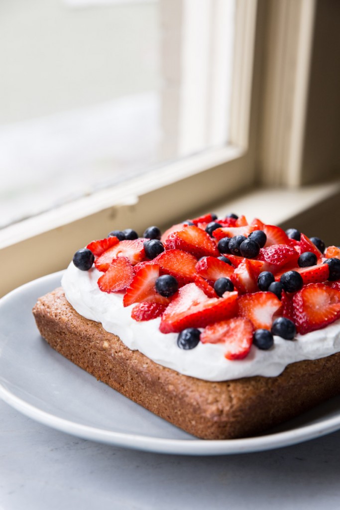 Peanut Butter Cake Recipe from Molly on the Range Cookbook • theVintageixer.com #peanutbutter #cake