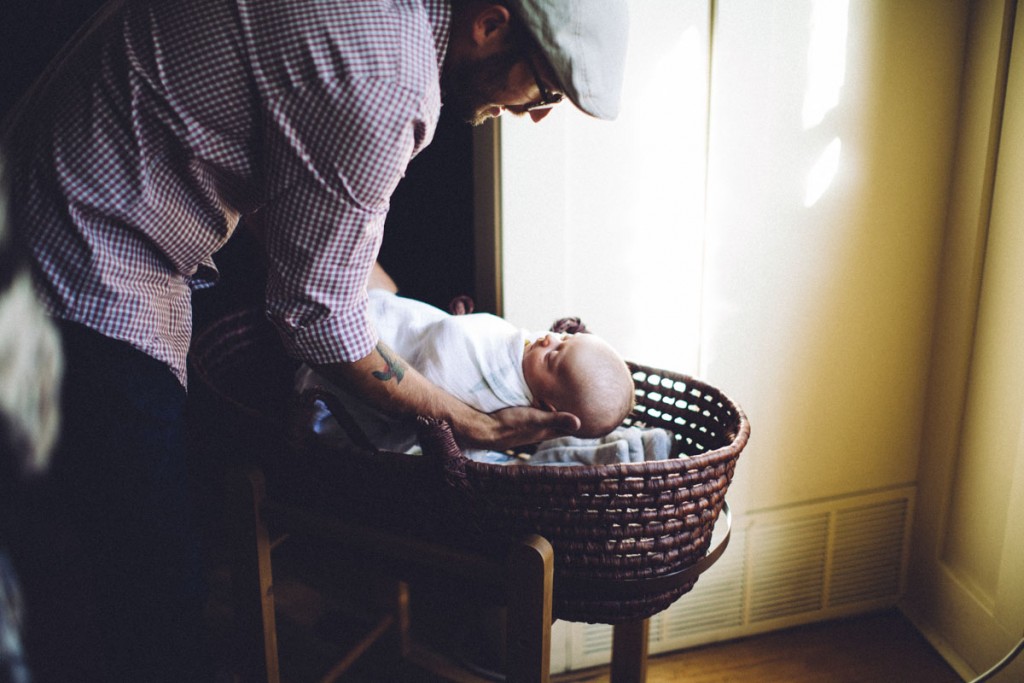 New Baby Family Photos • theVintageMixer.com #familyphotography