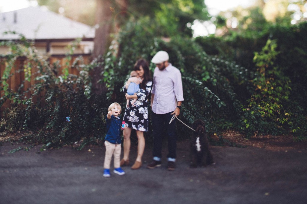 New Baby Family Photos • theVintageMixer.com #familyphotography