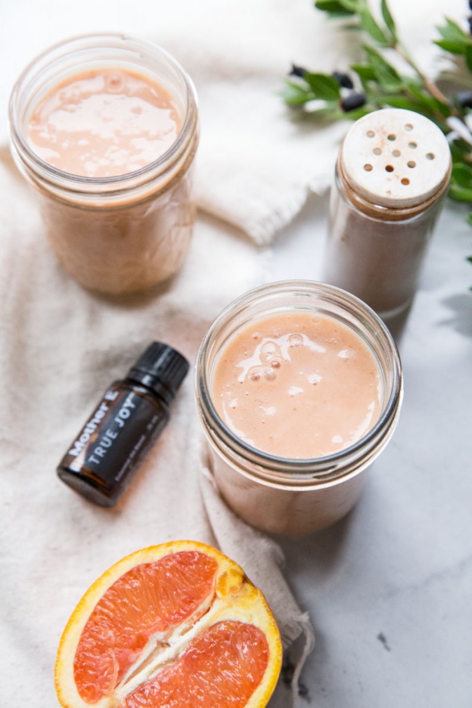 Carrot and Orange Sunrise Smoothie Recipe • theVintageMixer.com #smoothierecipe #healthyrecipes #MotherEmoment #paleorecipe #essentialoilrecipe #essentialoils