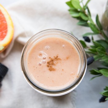 Carrot and Orange Sunrise Smoothie Recipe • theVintageMixer.com #smoothierecipe #healthyrecipes #MotherEmoment #paleorecipe #essentialoilrecipe #essentialoils