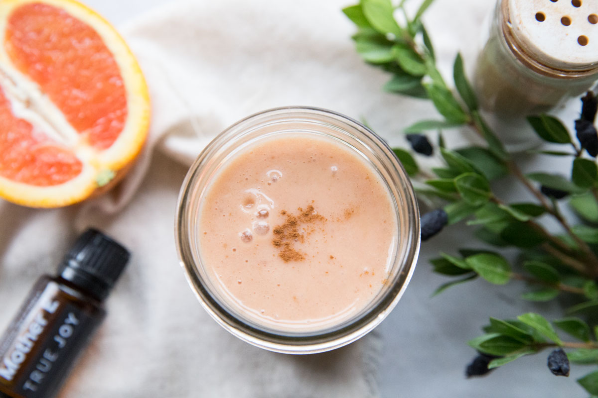 Carrot and Orange Sunrise Smoothie Recipe • theVintageMixer.com #smoothierecipe #healthyrecipes #MotherEmoment #paleorecipe #essentialoilrecipe #essentialoils