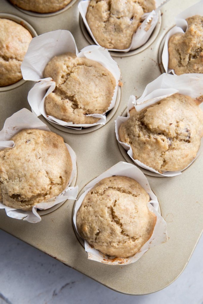 Bakery-Style Date and Walnut Banana Muffin Recipe • theVintageMixer.com #muffinrecipe #bakerystylemuffin #healthymuffin #bananamuffin