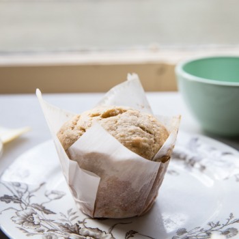 Bakery Style Date and Walnut Banana Muffin Recipe • theVintageMixer.com #muffinrecipe #bakerystylemuffin #healthymuffin #bananamuffin