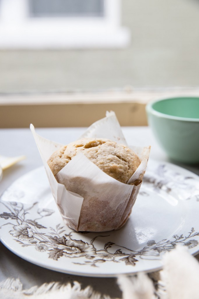 Bakery Style Date and Walnut Banana Muffin Recipe • theVintageMixer.com #muffinrecipe #bakerystylemuffin #healthymuffin #bananamuffin