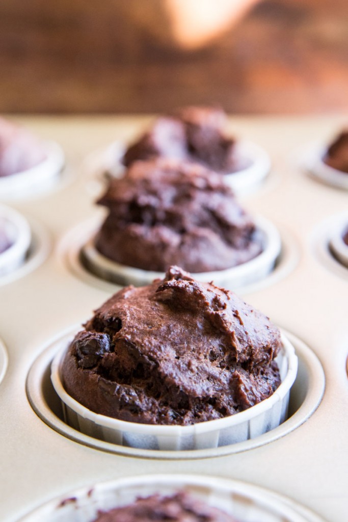 St Patrick's Day Chocolate Banana Cupcakes with Matcha Frosting • theVintageMixer.com #chocolatecupcakes #matcha #greentea #naturalfoodcoloring #stpatricksdayrecipe