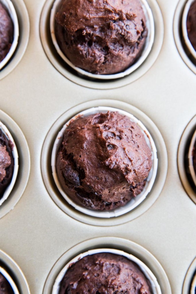 St Patrick's Day Chocolate Banana Cupcakes with Matcha Frosting • theVintageMixer.com #chocolatecupcakes #matcha #greentea #naturalfoodcoloring #stpatricksdayrecipe