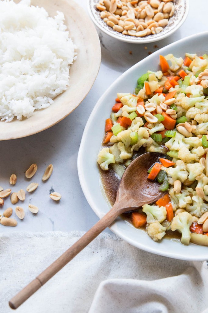 Kung Pao Cauliflower Recipe • theVintageMixer.com #glutenfree #vegetarianrecipe #meatlessmonday