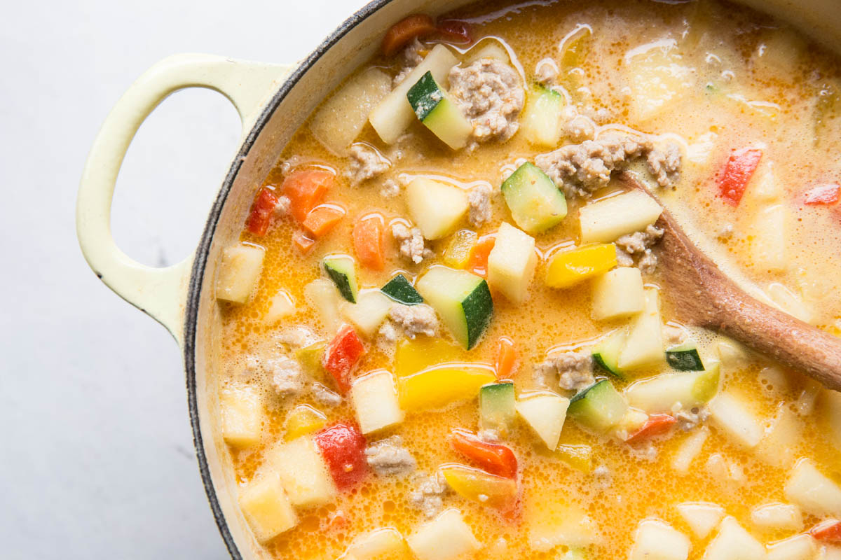 Sweet Potato Turkey and Apple Chili Recipe • theVintageMixer.com #chilirecipe #healthyrecipe