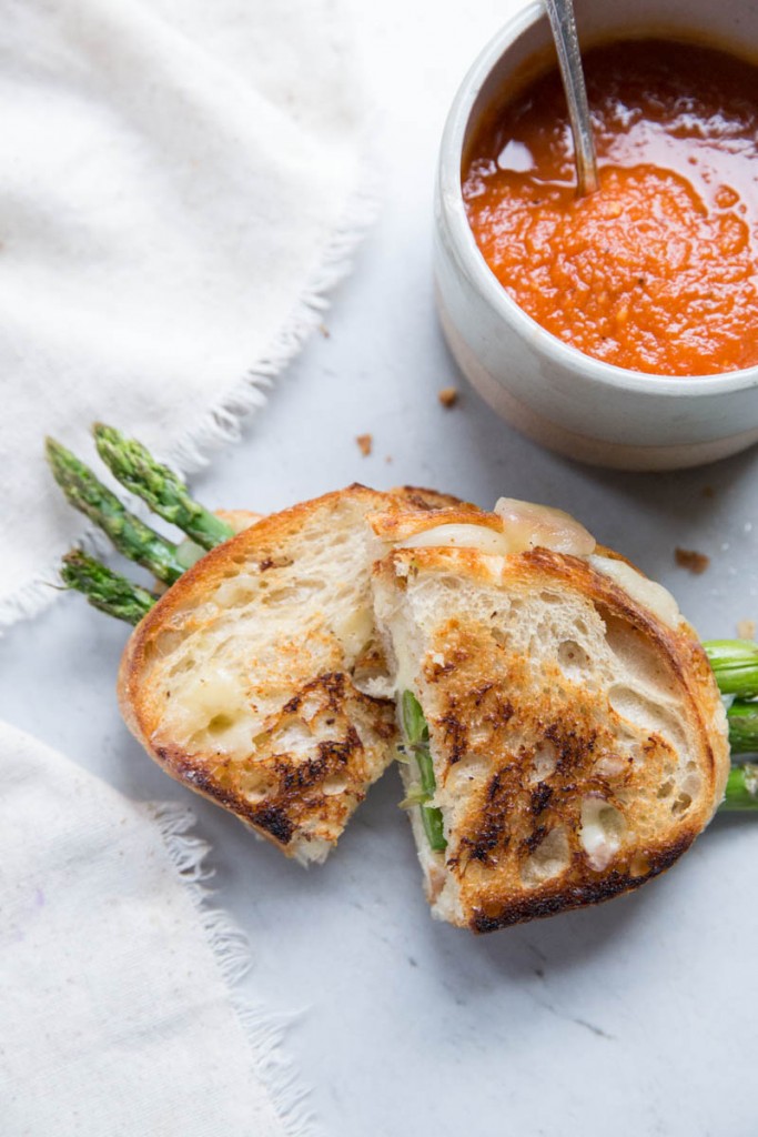 Asparagus Grilled Cheese Sandwich • theVintageMixer.com #asparagusrecipe #grilledcheese #eatseasonal