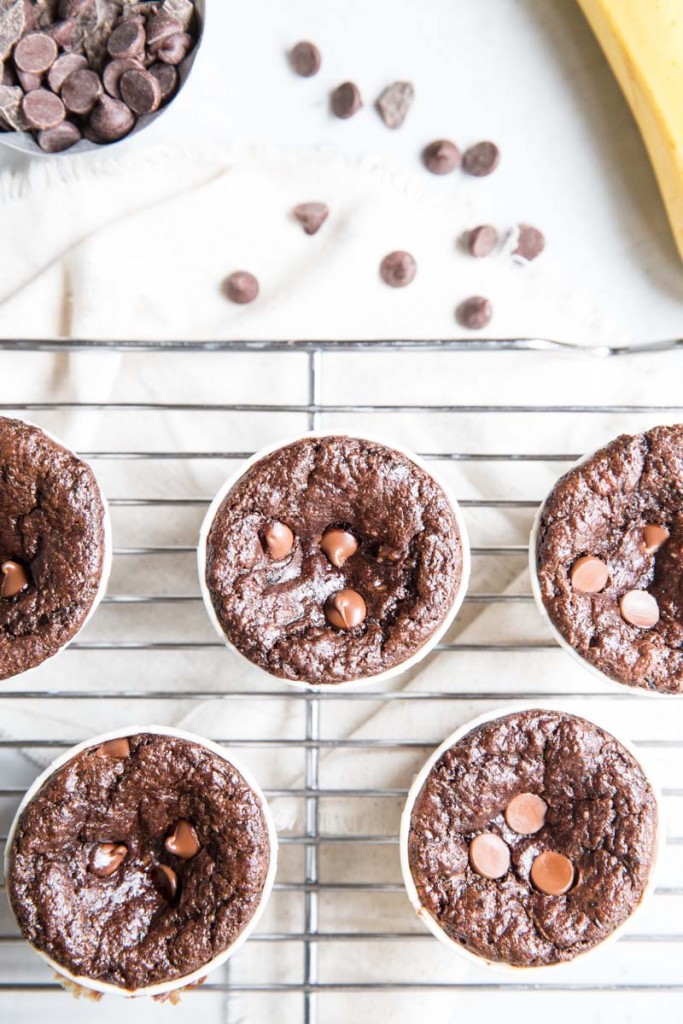 Paleo Chocolate Brownie Muffins • theVintageMixer.com #paleo #paleorecipe #paleodessert #brownierecipe #healthybrownies