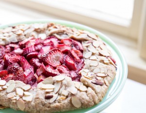 Strawberry Rhubarb Almond Galette • theVintageMixer.com #galette #rhubarbrecipe